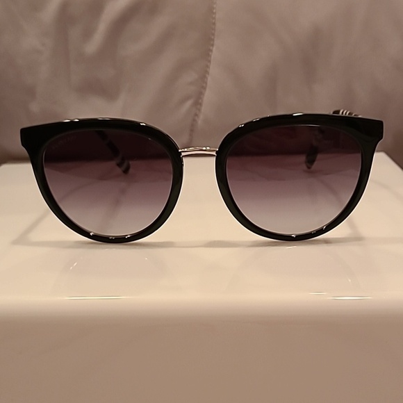 Burberry Black and White lightweight Sunglasses brand new in the box main image 14